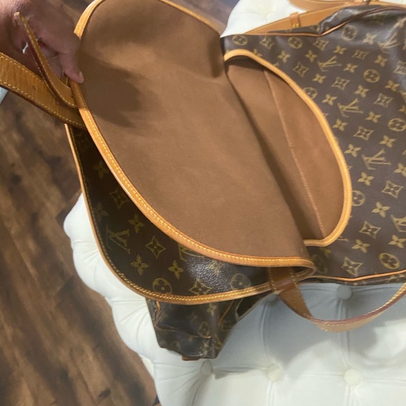 Authentic Louis Vuitton Messenger Bag - Picture 3 of 9